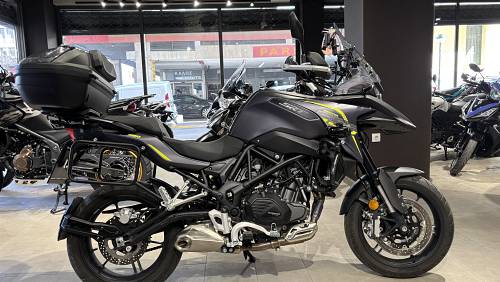 QJ SRT550SX  ΜΑΥΡΟ 03.2023
