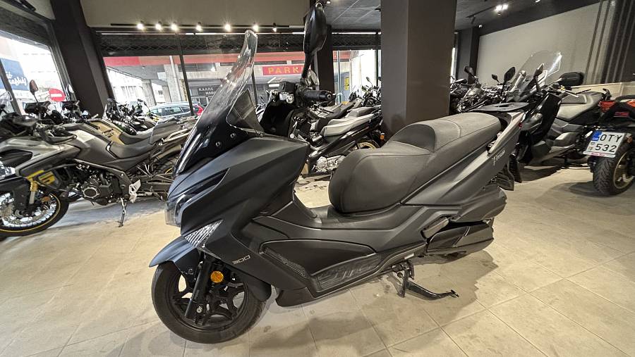 KYMCO XTOWN 300 ΜΑΥΡΟ 07.2022